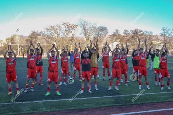 فوتبال | آبیدر کردستان - پادما یدک اصفهان 