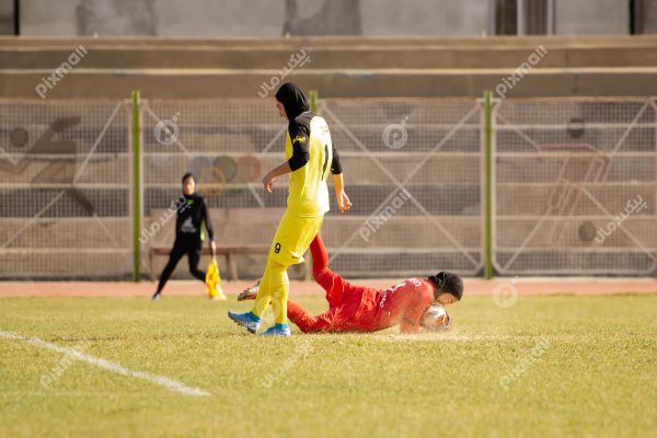 فوتبال | زارع باتری سنندج - خاتون بم