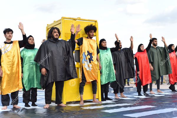 نمایش خیابانی باجه تلفن